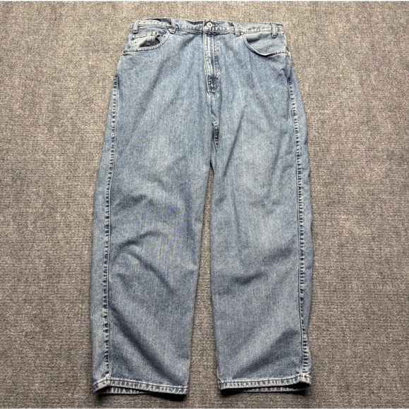 Levi's Light Blue Relaxed Fit Jeans - Picture 1 of 4